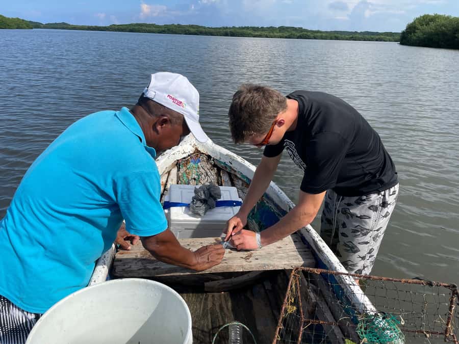 Cartagena Fishing, Crabbing, Birdwatching Experience + Lunch - Who should book this tour (and who might not love it)