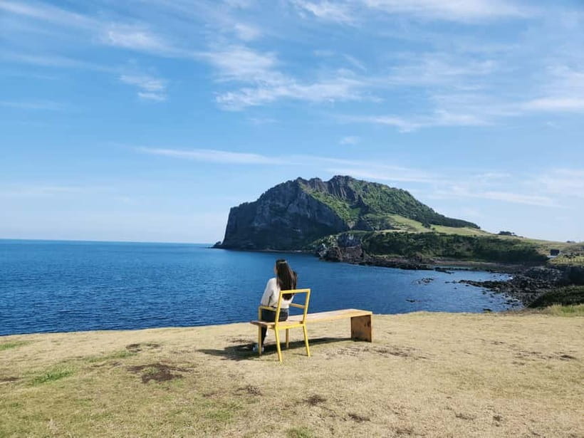 Jeju East: Cherry Blossom Early Bird Tour with Hotel Pickup - Jeonnong-ro cherry blossom road: the first wow is close to the start