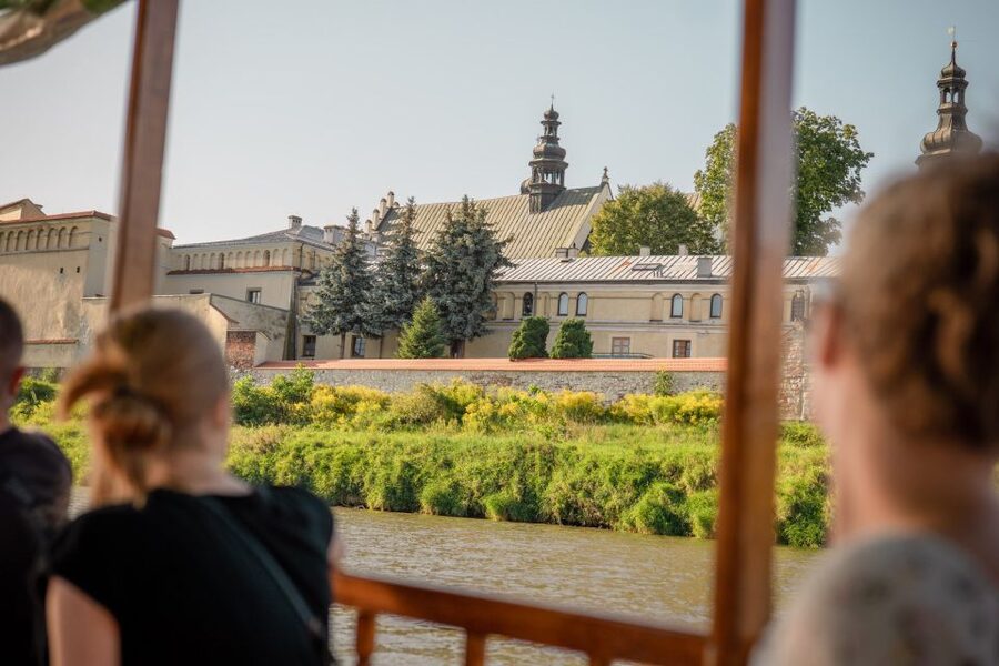 Krakow: Early Bird Vistula River Sightseeing Cruise - The one-hour route: how the cruise keeps things easy