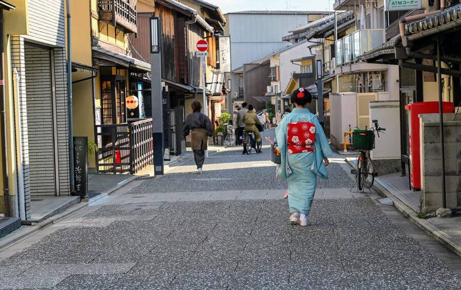 Kyoto: Early Bird E-Bike Tour with Lunch - Kamo River: A Calm Stretch Between Big-Name Sights