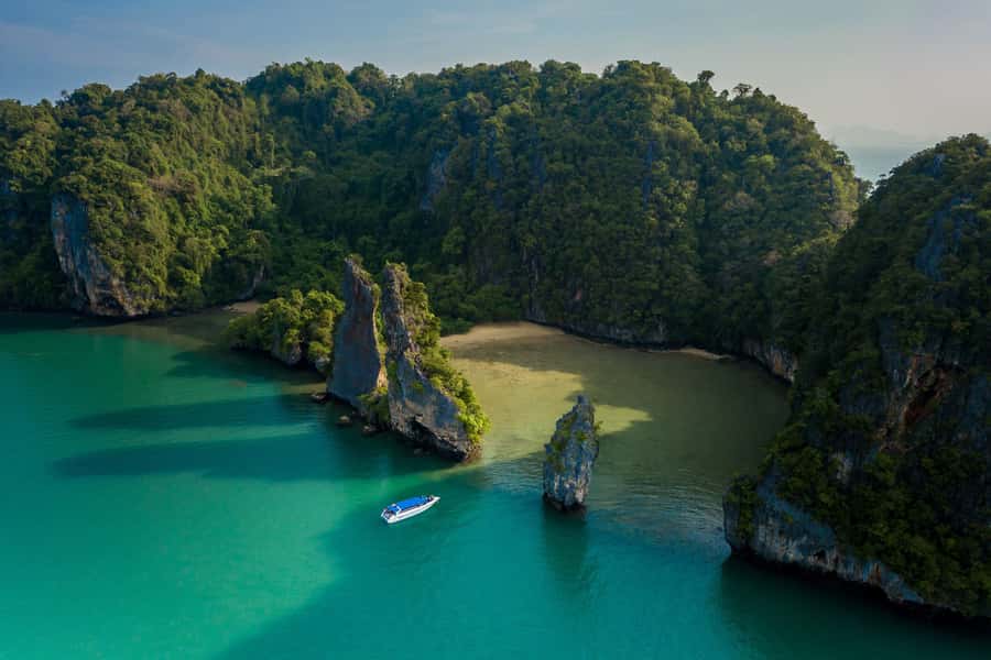 Phang Nga Bay: Early Bird James Bond & Beyond Tour - Breakfast, safety, and then the speedboat run
